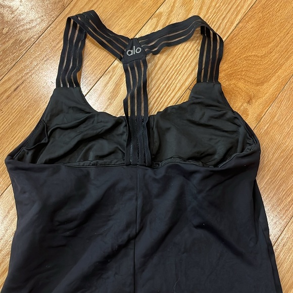 Alo Yoga exercise top - Picture 3 of 5